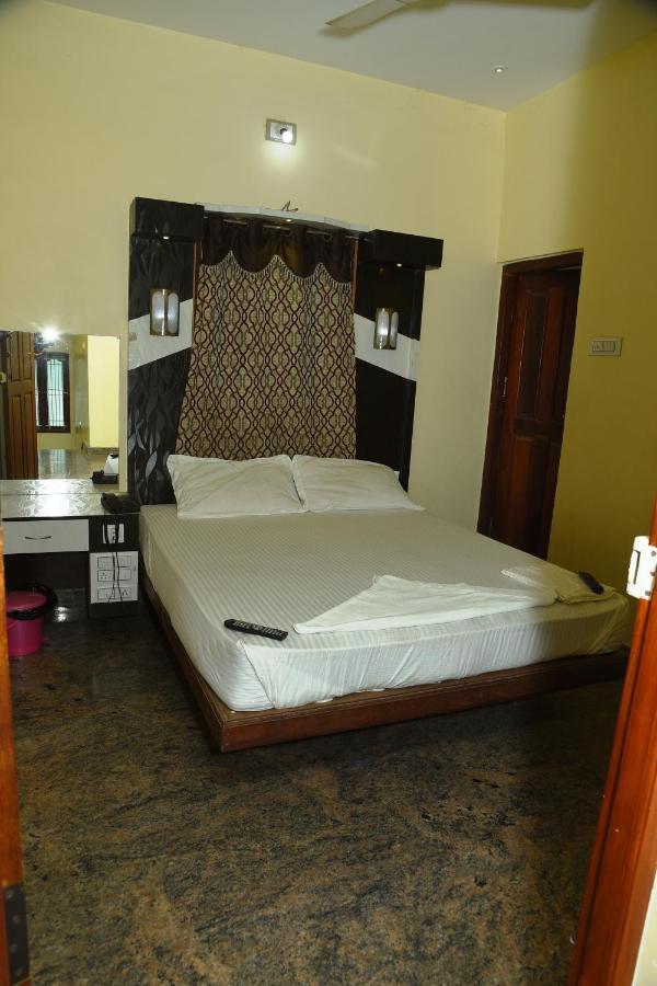 Thiruchendur Stayz Vairavel Residency Tiruchchendūr Esterno foto